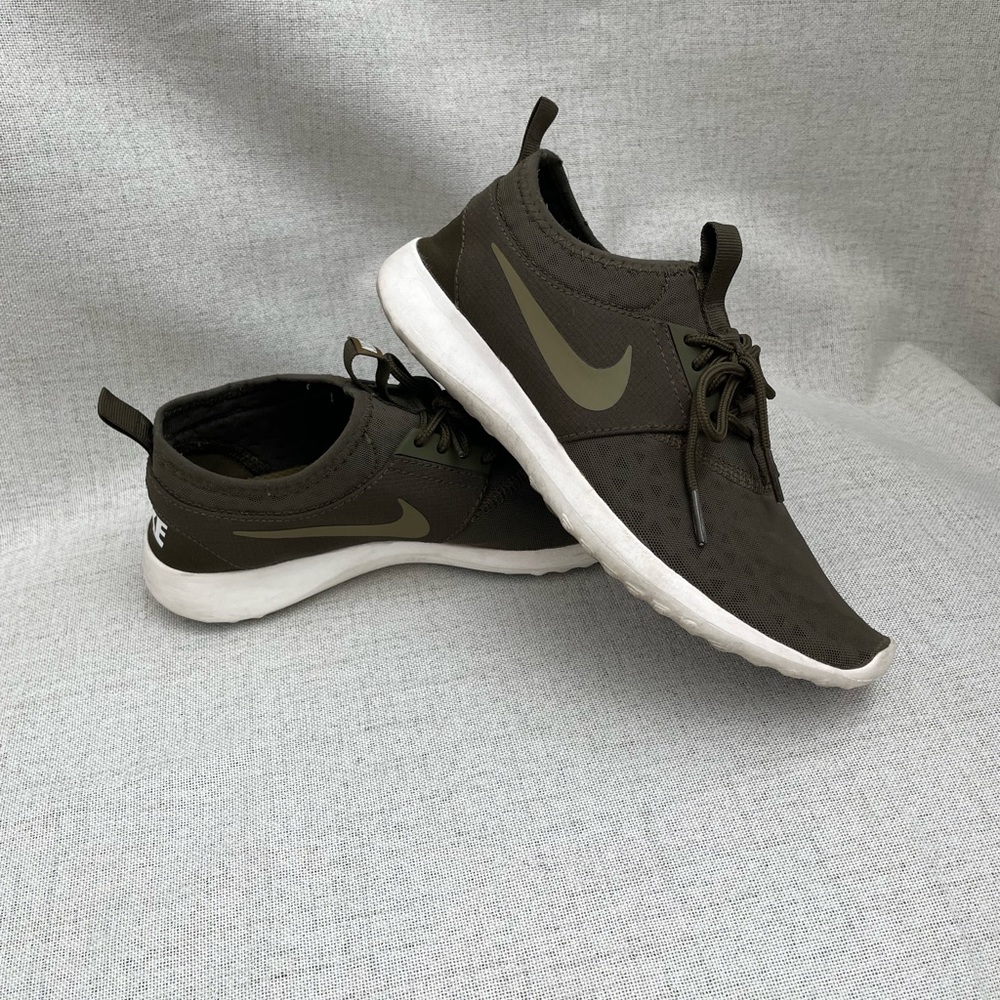 Nike Juvenate Running Shoe